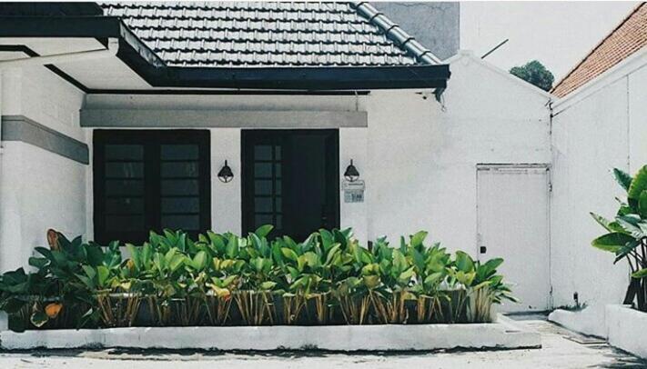 Askhara Guesthouse Surabaya Dış mekan fotoğraf